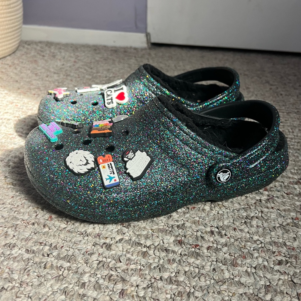 CROCS Glittery Black Clogs with Charms - Picture 4 of 4